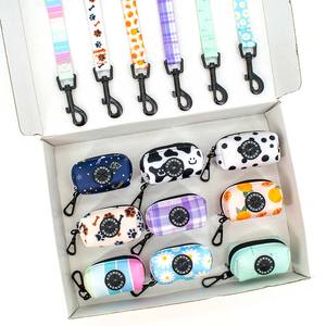 Dispenser per Sacchetti Igienici per Cani in Tessuto Morbido con Logo Personalizzato Stampato all'Ingrosso Bustina Biodegradabile con Cerniera per la Raccolta delle Deiezioni di Cuccioli e Cani di Piccola Taglia - Product Image 1