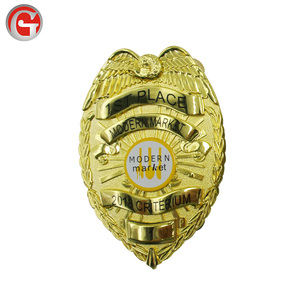China de fábrica al por mayor de Metal de encargo de <span class=keywords><strong>la</strong></span> Universidad uniforme <span class=keywords><strong>estrella</strong></span> Pin - Product Image 1
