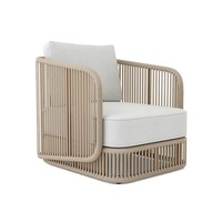 Ensemble de salon de jardin en rotin créatif de designer nordique pour l'extérieur, idéal pour les maisons d'hôtes, hôtels en plein air, villas, complexes hôteliers et jardins, avec chaise et table basse