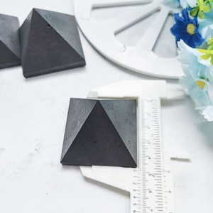Cristaux de <span class=keywords><strong>pierre</strong></span> de guérison polis sculpture <span class=keywords><strong>pyramide</strong></span> artisanale <span class=keywords><strong>pyramide</strong></span> de <span class=keywords><strong>shungite</strong></span> noire pour Feng Shui - Product Image 3