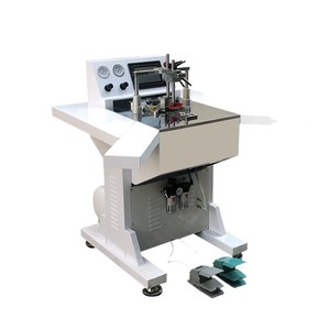 Machine à poser les coins CNC 1m automatique et semi-automatique pour la menuiserie et la fabrication de cadres photo avec commande tactile - Product Image 1