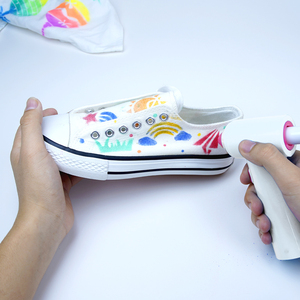 Kit <span class=keywords><strong>de</strong></span> peinture aérographe électrique sans fil entièrement personnalisé avec pochoirs en plastique forestier et marqueurs - Product Image 3