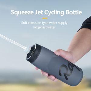 Bouteille d'eau pour vélo de <span class=keywords><strong>cyclisme</strong></span> par <span class=keywords><strong>Rapha</strong></span> - 620-750ML Sans BPA Ultralégère et étanche avec bouchon verrouillable pour les sports de plein air - Product Image 4