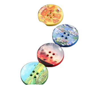 กระดุมเรซิ่นคุณภาพสูง เป็นมิตรกับสิ่งแวดล้อม แบบคลาสสิก 4 รู สำหรับเสื้อโค้ทแคชเมียร์ เสื้อโค้ทเทรนช์โค้ท ผลิตในเวียดนาม - Product Image 1