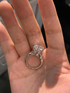 Bague de fiançailles en moissanite taille ovale la plus vendue, perle d'eau douce, plaqué or, sertie à griffes, 2 carats, style tendance et étincelant pour femme - Product Image 1