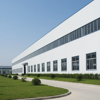 Entrepôt préfabriqué en structure métallique avec poutres en H et ossature portique durables
