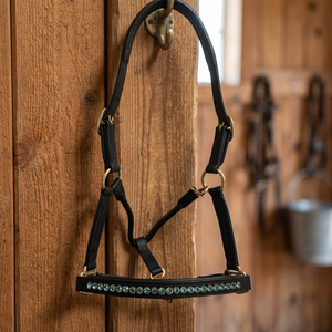 Harnais de cheval en cuir de qualité supérieure avec embout de nez rembourré en cristal |   Collier de tête équestre de luxe réglable |   Matériel équestre en laiton - Product Image 2