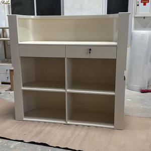 Elegante e Lussuoso Bancone Reception per Salone in Rosa Shocking e Oro in Vendita - Product Image 3