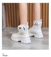 Sepatu bot musim dingin musim gugur wanita, dengan hak tebal kulit sapi sol atas PU pola Solid menambah tinggi fitur kehangatan nyaman
