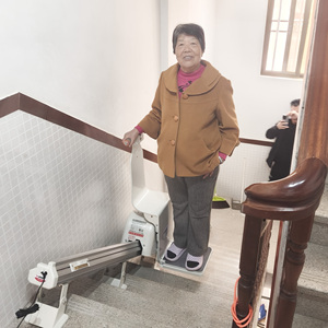 Elevador <span class=keywords><strong>de</strong></span> <span class=keywords><strong>Escaleras</strong></span> Eléctrico Certificado por la CE, Elevador <span class=keywords><strong>de</strong></span> <span class=keywords><strong>Escaleras</strong></span> para el Hogar, <span class=keywords><strong>Escaleras</strong></span> Interiores Estrechas, Personas Mayores y Discapacitadas - Product Image 5