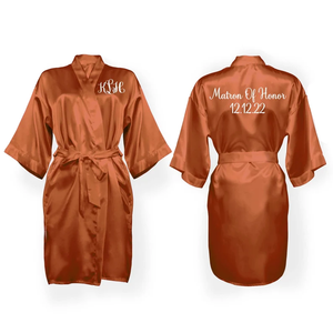 <span class=keywords><strong>Vestaglia</strong></span> Personalizzata per Damigelle, Accappatoio in <span class=keywords><strong>Raso</strong></span> con Nome Personalizzato, <span class=keywords><strong>Kimono</strong></span> da Sposa per Damigelle, <span class=keywords><strong>Vestaglia</strong></span> per Testimone dell'Onore - Product Image 1