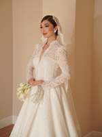 Robe de mariée Mily Bridal MW658 moderne grande taille avec appliques exquises en dentelle, coupe trapèze, manches longues bouffantes, col en V, traîne balayante et fermeture éclair intégrée