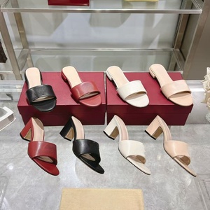 รองเท้าหนังดีไซน์เนอร์คุณภาพสูง ลายเรียบง่าย สวมใส่สบาย กันลื่น จากแบรนด์ดัง รองเท้าส้นแบน - Product Image 2