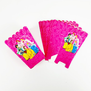 Piatti, Bicchieri e Utensili in Plastica per Feste di Compleanno per Bambini, Decorazioni Moderne e Minimaliste con Sei Principesse delle Fiabe - Product Image 4