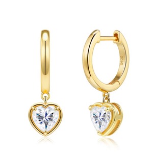 <span class=keywords><strong>Orecchini</strong></span> a Cerchio con Pendente a Cuore in Moissanite Placcati Oro Argento 925, Vendita all'Ingrosso per Rivendita - Product Image 1