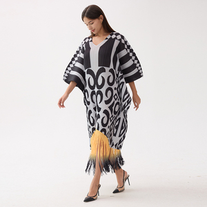 Nuovo Arrivo Miyake Pleats: Abito da Festa con Scollo a V e Stampa a Frange per <span class=keywords><strong>Donna</strong></span>, <span class=keywords><strong>Taglie</strong></span> <span class=keywords><strong>Grandi</strong></span> - Product Image 5