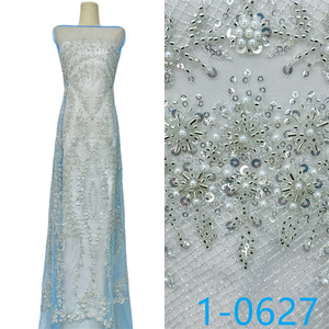 All'ingrosso tessuto di prezzo di fabbrica con perline <span class=keywords><strong>Tulle</strong></span> ricamato <span class=keywords><strong>in</strong></span> pizzo francese pesante tessuto rosso con perline tessuto di pizzo con paillettes - Product Image 1