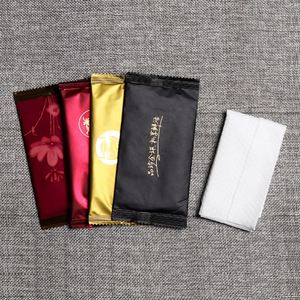 Serviette humide jetable personnalisée avec logo, en tissu non tissé, lingette humide individuelle emballée pour restaurant et hôtel - Product Image 2
