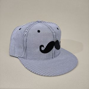 Gorra de Béisbol de Moda Hip-hop con Borde Plano y Diseño de Bigote a Rayas - Product Image 4