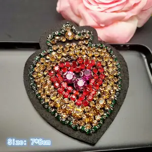 Großhandel 3D handgemachte Strass Perlen Patches Herz Nähen auf Kristall Patch Perlen Applique Cute Patch Love Medaillen