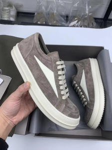 2026 Baskets de luxe haut de gamme pour hommes, en cuir véritable respirant, à semelle épaisse, à lacets, style urbain et skateboard - Product Image 3