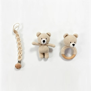 Juguete de Jirafa de Ganchillo Orgánico Hecho a Mano, Muñeco de Peluche Amigurumi, Juguete Suave para la Dentición del Bebé, Color y Tamaño Personalizables - Product Image 1