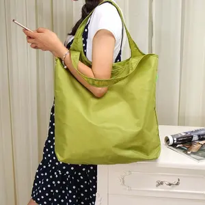 Çevre dostu özel naylon yeniden kullanılabilir bakkal alışveriş çantası katlanabilir naylon büyük tote çanta kadınlar için