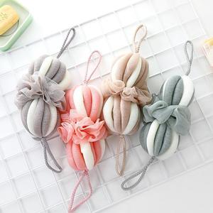 Longue brosse de bain exfoliante en PE avec éponge loofah et gant pour le spa et les soins de la peau - Product Image 4