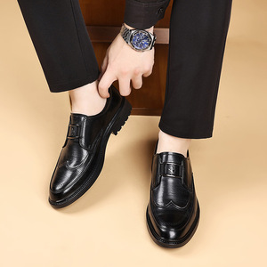 รองเท้าหนังผู้ชาย สีน้ำตาล สีดำ หัวแหลม แบบสวม ปิดด้วยแถบเดียว ลำลอง ธุรกิจ เป็นทางการ ส้นเตี้ย แฟชั่น สำหรับวัยรุ่น อายุ 18-40 ปี - Product Image 4