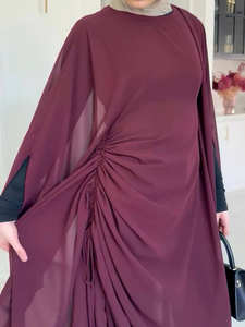 Abaya asymétrique moderne Loriya avec tissu respirant et détail latéral unique, robe longue pour femmes - Product Image 4