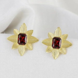 Pendientes de latón chapados en oro con flor de granate, diseño clásico en oro amarillo, joyería para mujer de uso diario, última llegada - Product Image 2