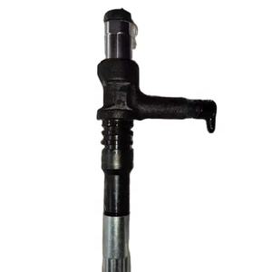 Inyector Common Rail de Acero DENS0 B0sch 095000-1210/1211 para KOMATSU 6156-11-3300/3301/3302 (20cm) - Product Image 1