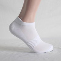 Chaussettes classiques simples noires, blanches et grises respirantes pour homme, avec détail de revers, idéales pour le sport et les affaires en été