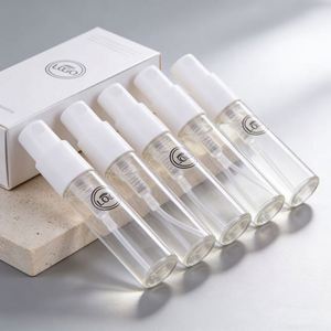 Botellas de Muestra de Vidrio Personalizadas de Bajo MOQ de 2ml y 5ml con Atomizadores de Rosca de 11mm para Perfumes y Aceites Esenciales - Product Image 3