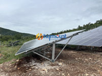 Structure de montage au sol en acier pour panneaux solaires, type C, à pieux individuels, conforme à la norme EN1090, pour les centrales photovoltaïques commerciales et utilitaires.