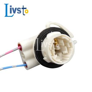 مقبس كهربائي ثنائي القطب أبيض اللون 3156-A لمصباح الفرامل الخلفي للسيارة - Product Image 1