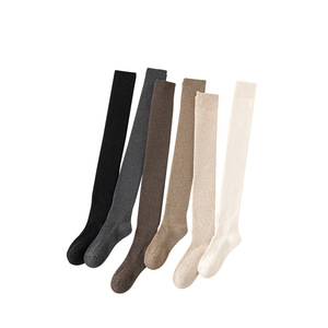 Calzini in tinta unita sopra il ginocchio 15B con ginocchiere a tubo alto ispessite in velluto scaldano le calze in inverno - Product Image 4