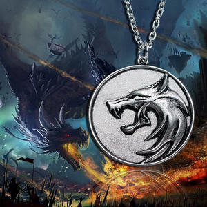 Collier pendentif en alliage de zinc rétro Hot Game <span class=keywords><strong>Witcher</strong></span> 3 Wild Hunt Wolf pour cadeau de fiançailles et de mariage - Product Image 2