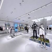 Support d'affichage de vêtements en métal de luxe personnalisé avec panneau en bois pour boutique de vêtements pour hommes