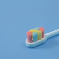 Brosses à dents extra souples à poils effilés conçus par des parodontistes pour les dents sensibles et les gencives en recul