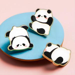 中国パンダかわいいラペルピンハードエナメルブローチ動物アニメエナメルチャーム金メッキ服用バッジ