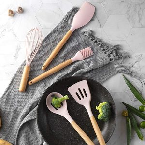 12 Stuks Goedkoop Keukengerei Keukengereedschap Roze Siliconen Gebruiksvoorwerp Keukenset Met Houten Handvat En Houder - Product Image 5