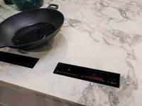 Table de cuisson à induction invisible intégrée avec cuisinière à induction électrique