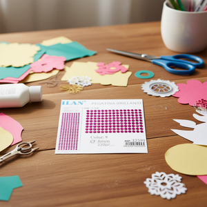 Ilan Adesivi Brillanti 8mm Fucsia con Strass, 220 Pezzi su Cartoncino Grande - Product Image 1