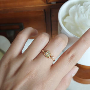 Lucky Guardian Trébol de cuatro hojas Rectángulo redondo Hierba fresca Peridoto verde Piedra preciosa Circón blanco Anillo fino Joyería - Product Image 4