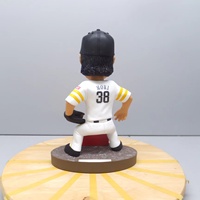 Kişiselleştirilmiş Bobblehead'ler Özel Reçine El Yapımı Özelleştirilmiş Atletik Beyzbol Yıldızı Sporcu Bobble Head Araba İçin