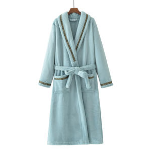 Accappatoio da <span class=keywords><strong>donna</strong></span> in pile di corallo autunno inverno elastico traspirante in vita di mezza età per anziani - Product Image 1