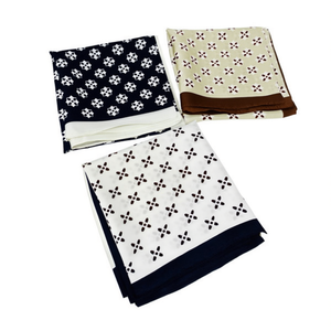 Foulard Quadrato 70x70cm con Motivo a Croce, Piccolo Fazzoletto, Accessorio di Moda - Product Image 1