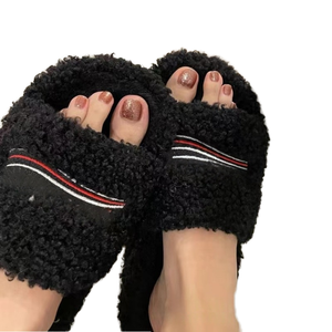 Sandalias de tacón cálidas de invierno para mujer, con plataforma y punta abierta, tipo pantufla, con bordado y forro de piel sintética - Product Image 2