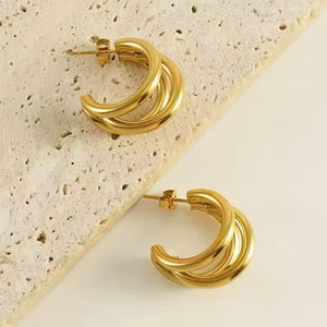 Pendientes de tuerca de acero inoxidable no tranish impermeables chapados en oro de 18 quilates a la moda para mujer, circón hipoalergénico de tres aniversarios - Product Image 3